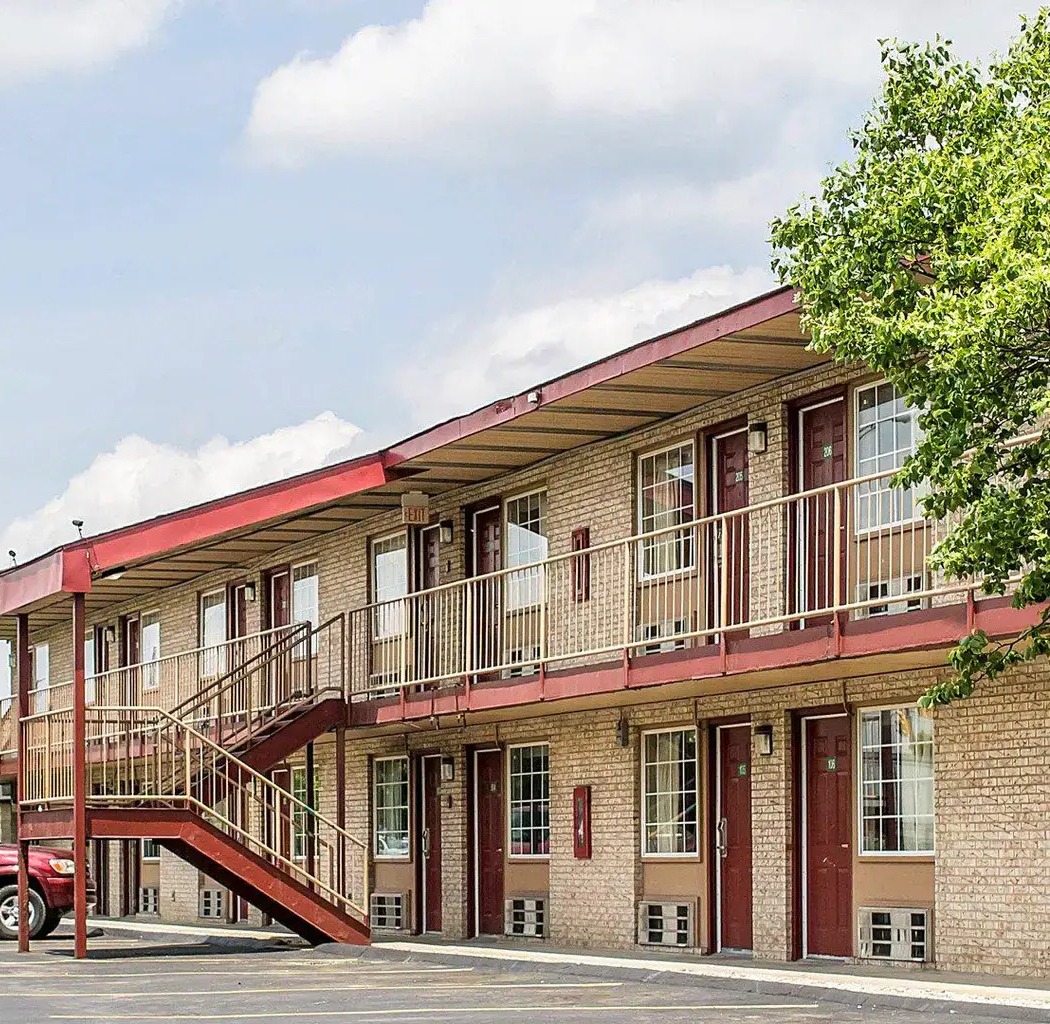 Exterior view of Wilson Motel in Columbus, Ohio